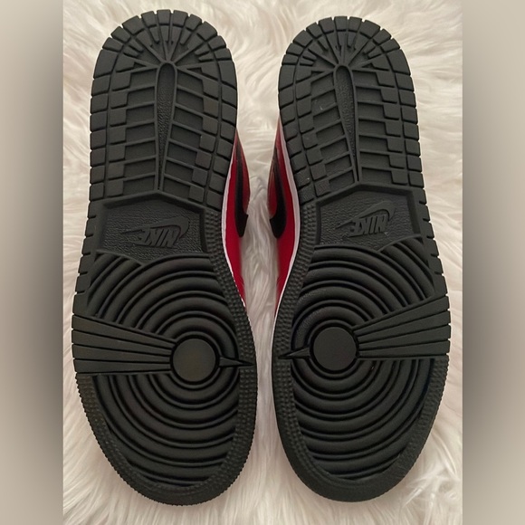 Nike Air Jordan 1LOW (GS) 5.5y/7w 100% Authentic 2021 - Picture 11 of 12